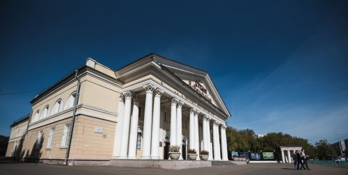 В омском театре "Студия" Л. Ермолаевой назначили нового художественного руководителя.